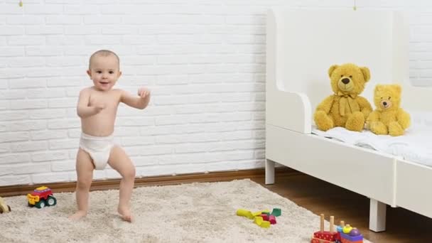Baby Boy Disposable Diaper Takes First Steps Barefoot Carpet Background — Vídeo de stock