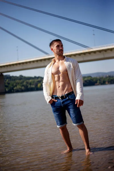 Handsome Muscular Man Standing Beach — Stock Photo, Image