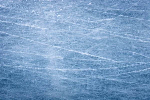 昼間に覆われたスケートアイスリンクのテクスチャ青いアイスリンクフロアの近くに スペースをコピーします 完全に研磨された人工氷 — ストック写真