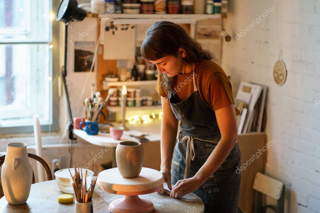 Immagini Stock - Vaso In Ceramica Per Modellare Potter Da Argilla