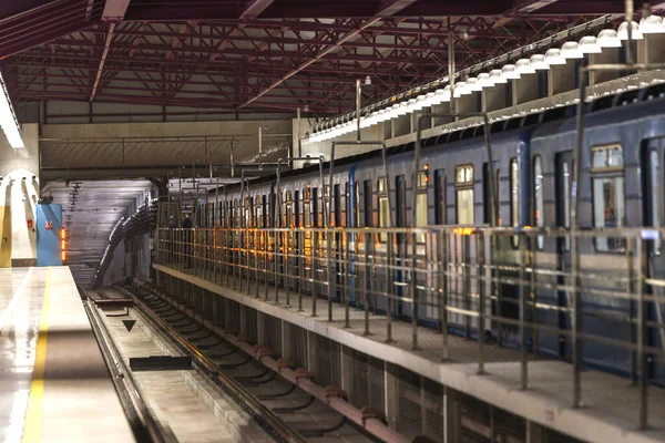 Földalatti Vasútállomás Kilátással Alagút Bejáratára Metró Tömegközlekedés — Stock Fotó