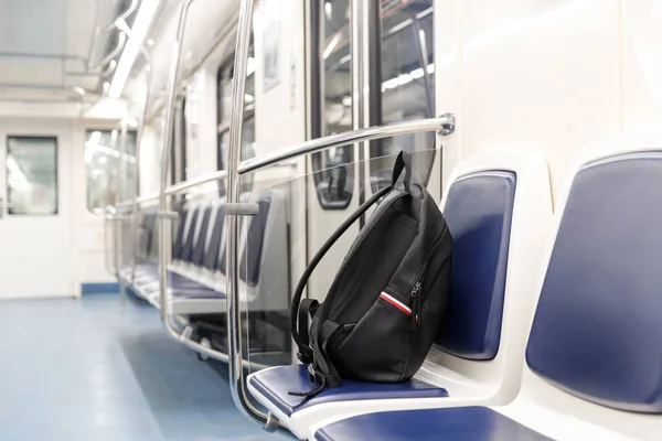 Terörist Saldırısı Yapmak Için Unutulmuş Siyah Sırt Çantası Bomba Metro — Stok fotoğraf