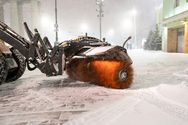 Tractor with rotary broom clearing city from snow and ice after snowfall. Winter community services — Fotografia de Stock