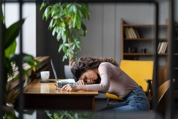 Tired businesswoman sleeping on desk in office exhausted unmotivated with monotonous tasks need rest — Zdjęcie stockowe