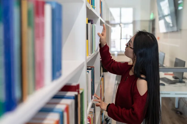 Female College Student Library Concentrated Young Woman Picking Books Preparing — ストック写真