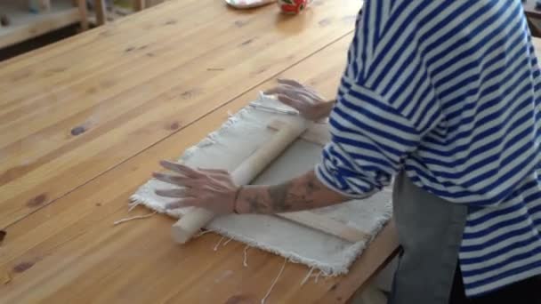 Female Ceramist Using Rolling Pin Roll Out Slab Clay While — 图库视频影像