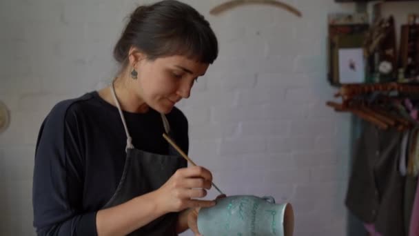 Potter Woman Paints Ceramic Jug Closeup Artist Painting Vase Master — Vídeos de Stock