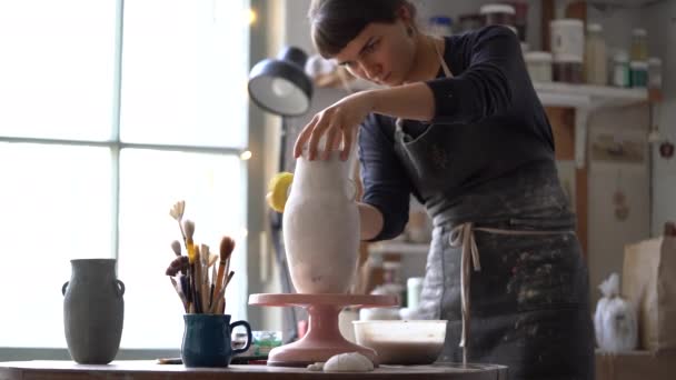 Focused Craftswoman Dirty Apron Makes Handmade Crockery Standing Table Bright — Vídeos de Stock