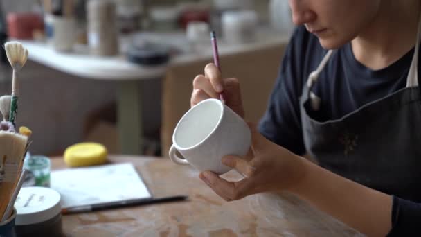 Young Lady Practices New Hobby Painting Handmade Crockery Sitting Wooden — Video Stock