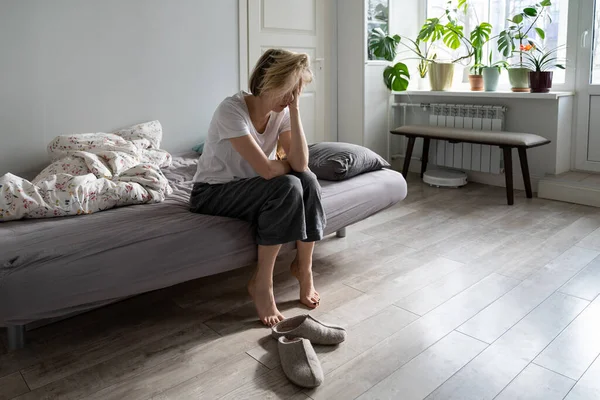 Lonely Unhappy Middle Aged Woman Feels Depression Sitting Bed Unwashed — Fotografia de Stock