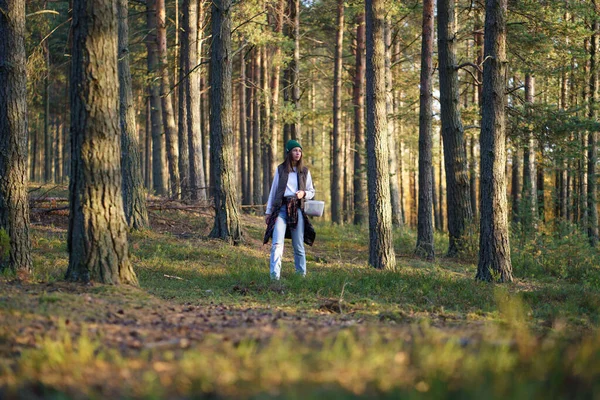 Young Woman City Dweller Gets Lost Thick Autumn Forest Stylish — Stock Photo, Image