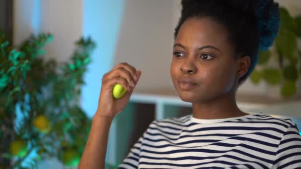 Tired Young African American Woman Using Fitness Equipment Workplace Focused — 图库视频影像