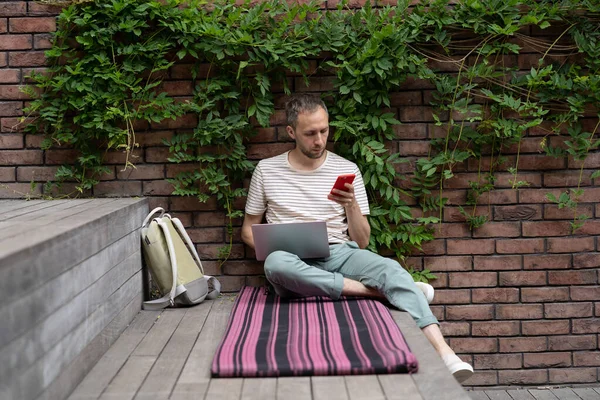 European Student Guy Uses Smartphone Sits Laptop Wooden Stairs Outdoors — Stok fotoğraf