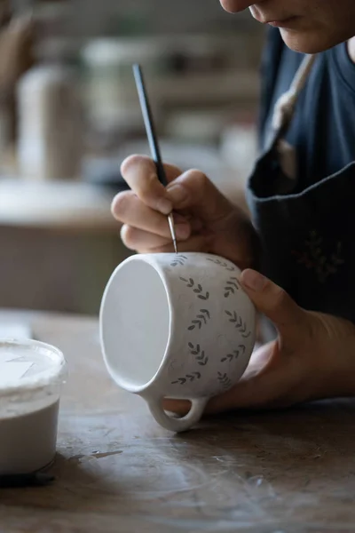 Hands Professional Artisan Hold White Ceramic Mug Drawing Pattern Dark — 图库照片