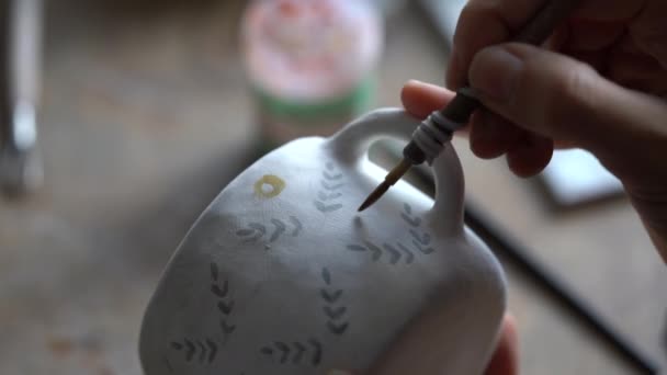 Hands Professional Artisan Hold White Ceramic Mug Drawing Pattern Dark — Vídeos de Stock