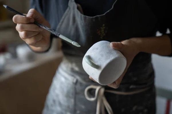 Experienced Woman Black Apron Enjoys Working Handmade Craft Pottery Studio — Stockfoto
