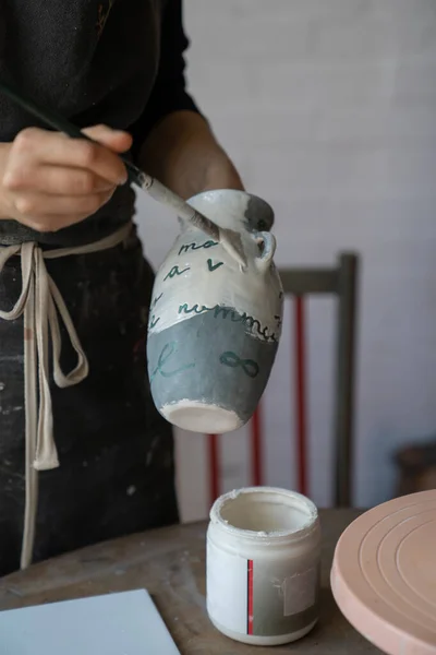 Woman Apron Works Pottery Standing Wooden Table Equipment Professional Female — Stock Photo, Image