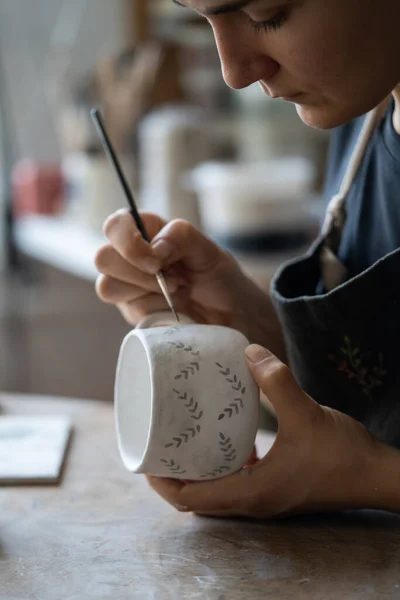 Hands Professional Artisan Hold White Ceramic Mug Drawing Pattern Dark — Stockfoto