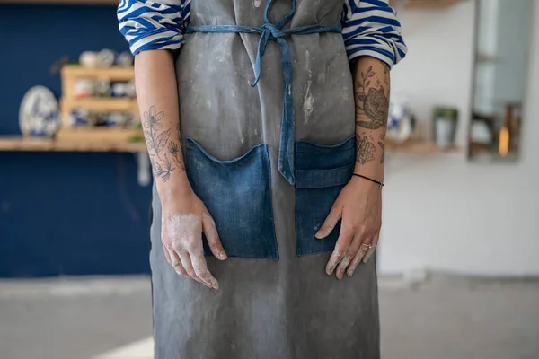 Hands Artisan Woman Traces Dried Clay Fingers Tattoos Wrists Posing — Stock Photo, Image