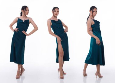 Kolaj Grubu 20 'li yaşlardaki Asyalı kadınların tam boy fotoğrafı yeşil yatak elbisesi ve ayakkabıları giyiyor. Kadın duruşu ve kendine güveni ifade eden mutlu gülümseme beyaz arka planda izole edilmiş.