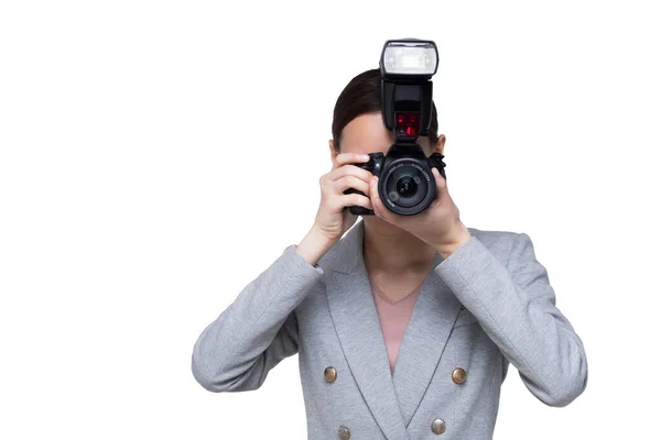 Aziatische Vrouw Fotograaf Houden Camera Met Externe Flash Point Onderwerp — Stockfoto