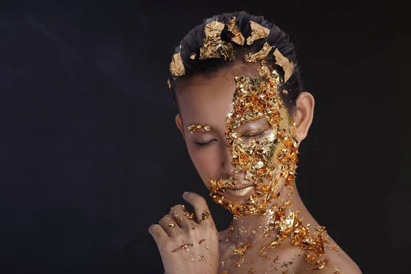 Gold Leaf High Fashion Style Asian Woman Face Dark Mystery — 스톡 사진