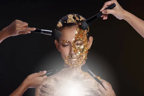 Asian Woman Face Dark Mystery Look Golden Mask Facial Spa — 스톡 사진