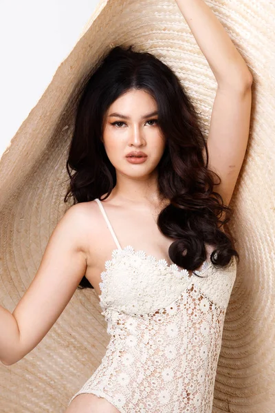 Metade Corpo Retrato Jovem Magro Asiático Mulher Usa Luxo Vestido — Fotografia de Stock
