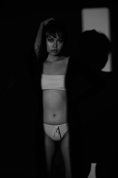 Half Body Asian Woman 20S Wear Bikini Stay Shade Shadow — Stock Photo, Image