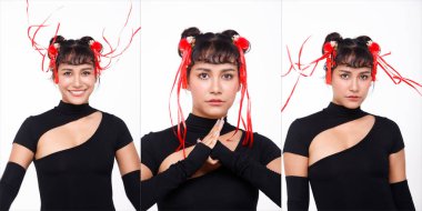 20 'li yaşlarda, Asyalı Hintli Arap bir kadının vücudunun yarısı siyah örgülü saçlarını beyaz arka planda giyiyor. Dişi ekspres gülümseme mutlu ve güçlü yüz pozları.