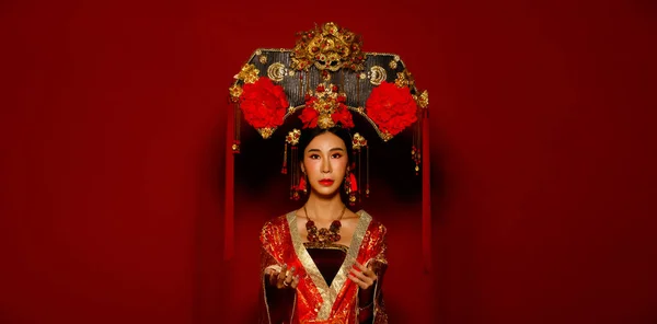 Asian Woman Nosić Chiny Royal Cesarzowej Tradycyjny Kostium Złotą Linię — Zdjęcie stockowe