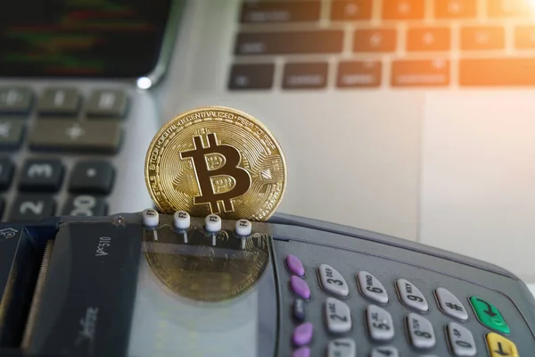 Bitcoin Btc Criptomoeda Como Pagamento Financiamento Descentralizado Máquina Cartão Crédito — Fotografia de Stock