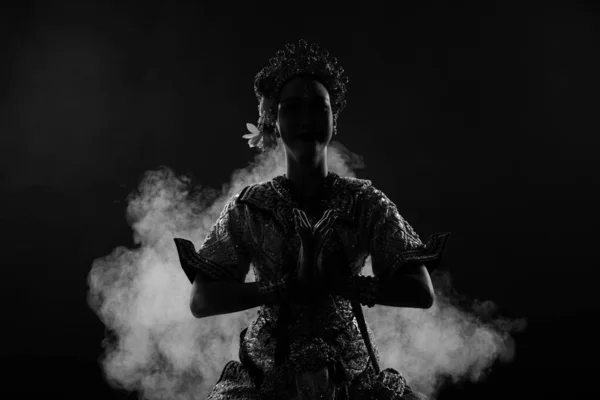 Metade Corpo Mulher Asiática Usa Tailandês Traje Tradicional Dançarina Vestido — Fotografia de Stock