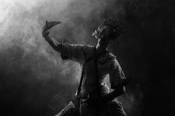 Pół Ciała Azjatki Nosić Tajski Tradycyjny Strój Tancerz Sukienka Sylwetka — Zdjęcie stockowe