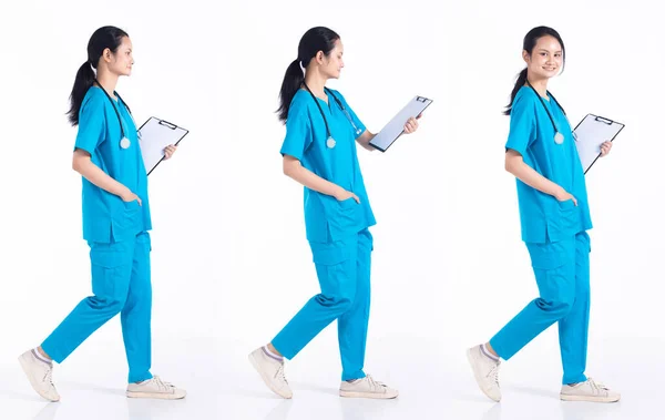Jeune Infirmière Hôpital Mix Race 20S Pleine Longueur Femme Marchant — Photo