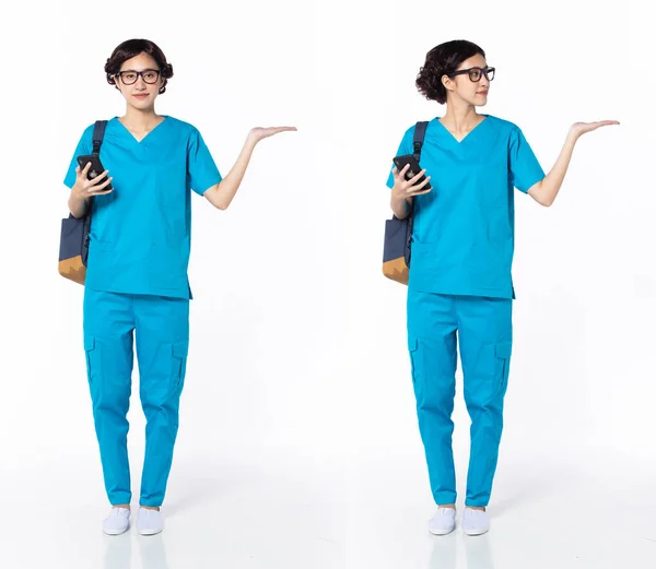 Comprimento Total 30S 40S Asian Woman Nurse Com Óculos Mostrando — Fotografia de Stock