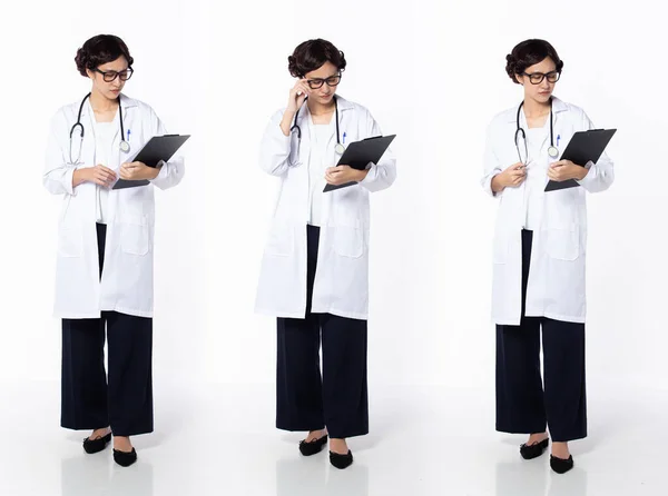 Comprimento Total 30S 40S Asian Woman Doctor Com Estetoscópio Trabalhando — Fotografia de Stock