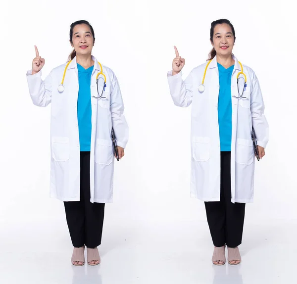 Comprimento Total 40S 50S Asian Senior Woman Médico Médico Apontando — Fotografia de Stock