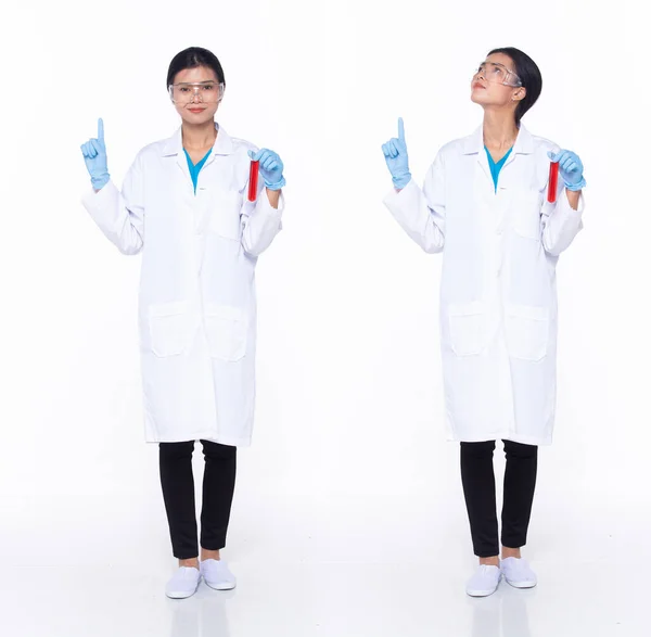 Comprimento Total 30S Asian Woman Cientista Ciência Doutor Apontando Dedo — Fotografia de Stock