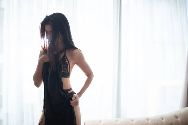 Młode 20S Azji Sexy Kobieta Nosić Czarne Koronki Lingeries Spróbuj — Zdjęcie stockowe