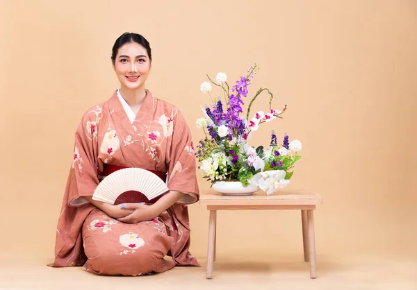 Young 20S Asian Japanese Woman Wear Pink Traditional Kimono Does — 스톡 사진