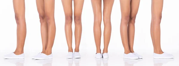Tanned Skin Woman Show Legs Knee Foots Sneaker 360 Front — стоковое фото