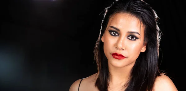Indian Tanned Skin Asian Woman Show Face Make Backlit Light — Zdjęcie stockowe