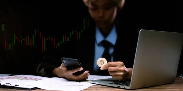Business Man Hold Bitcoin Currency Finance Exchange Trade Digital Technology — Zdjęcie stockowe