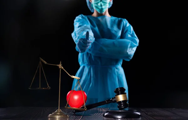 Balance Scale Justice Mullet Hammer Law Protection Medical Doctor Diagnose — Stock Photo, Image