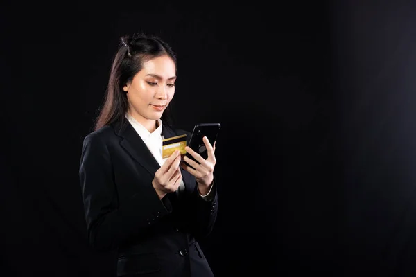 Business Woman Hold Gold Credit Card Shopping Online Internet Financial — Photo