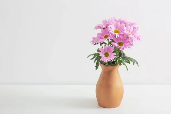 Chrysanthemums Flowers Ceramic Vase White Background — Stock Photo, Image