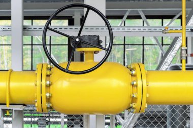 Benzin işleme istasyonunda gaz vanası. Gaz kazanının vanası..