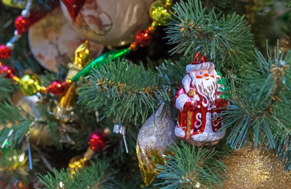 Weihnachtsmann Roten Mantel Mit Stock Und Weihnachtsbaum — Stockfoto