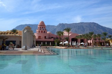 Harika bir manzara otel arka plan dağlar